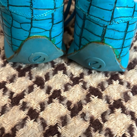 Blue Shoes. Older model. Good use condition - Picture 3 of 12